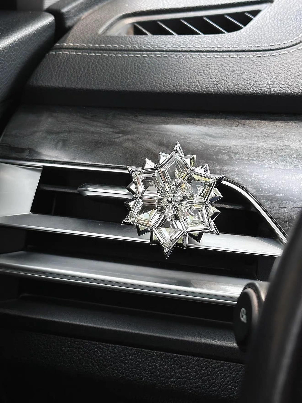 Christmas Crystal Snowflake Car Air Freshener with Long-Lasting Solid Fragrance