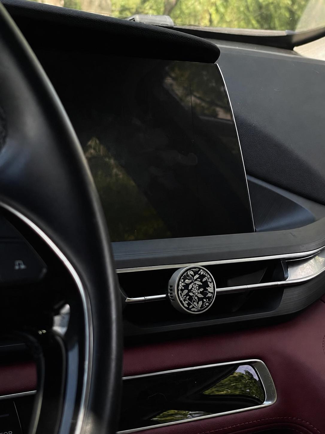 Botanical Enamel Car Air Freshener with Long-Lasting Solid Fragrance