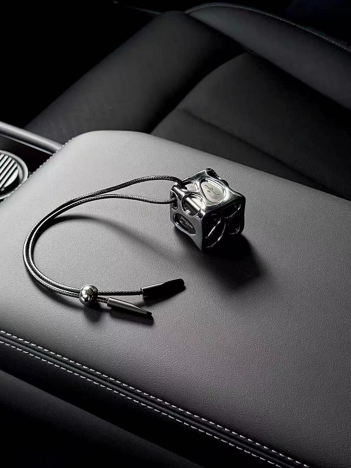 Dice Metal Car Hanging Air Freshener | Liquid‑Free Fragrance Diffuser