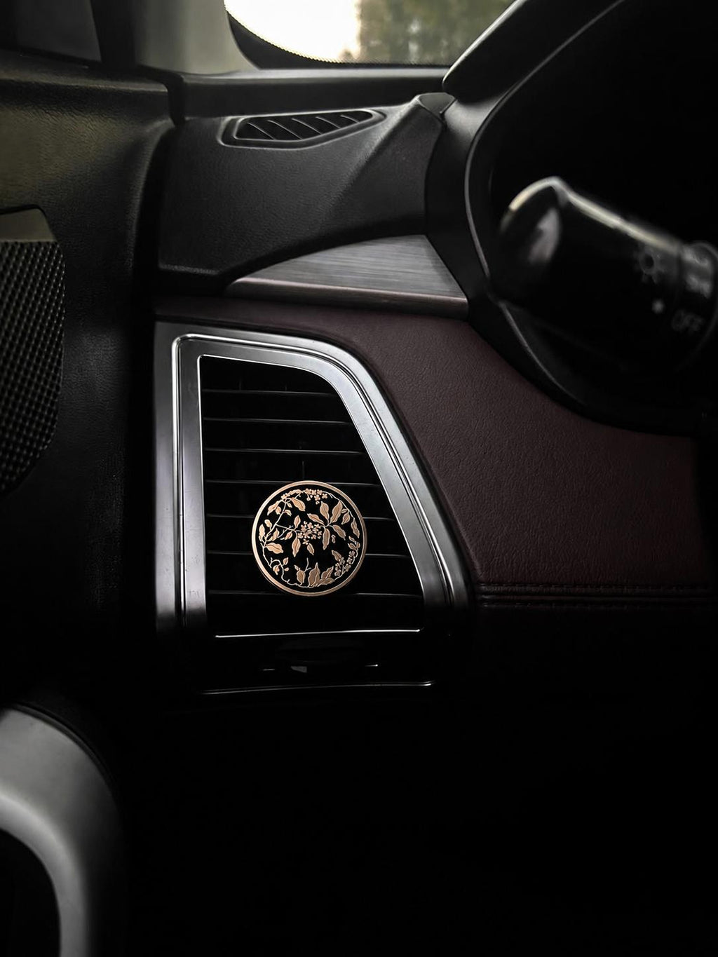 Botanical Enamel Car Air Freshener with Long-Lasting Solid Fragrance