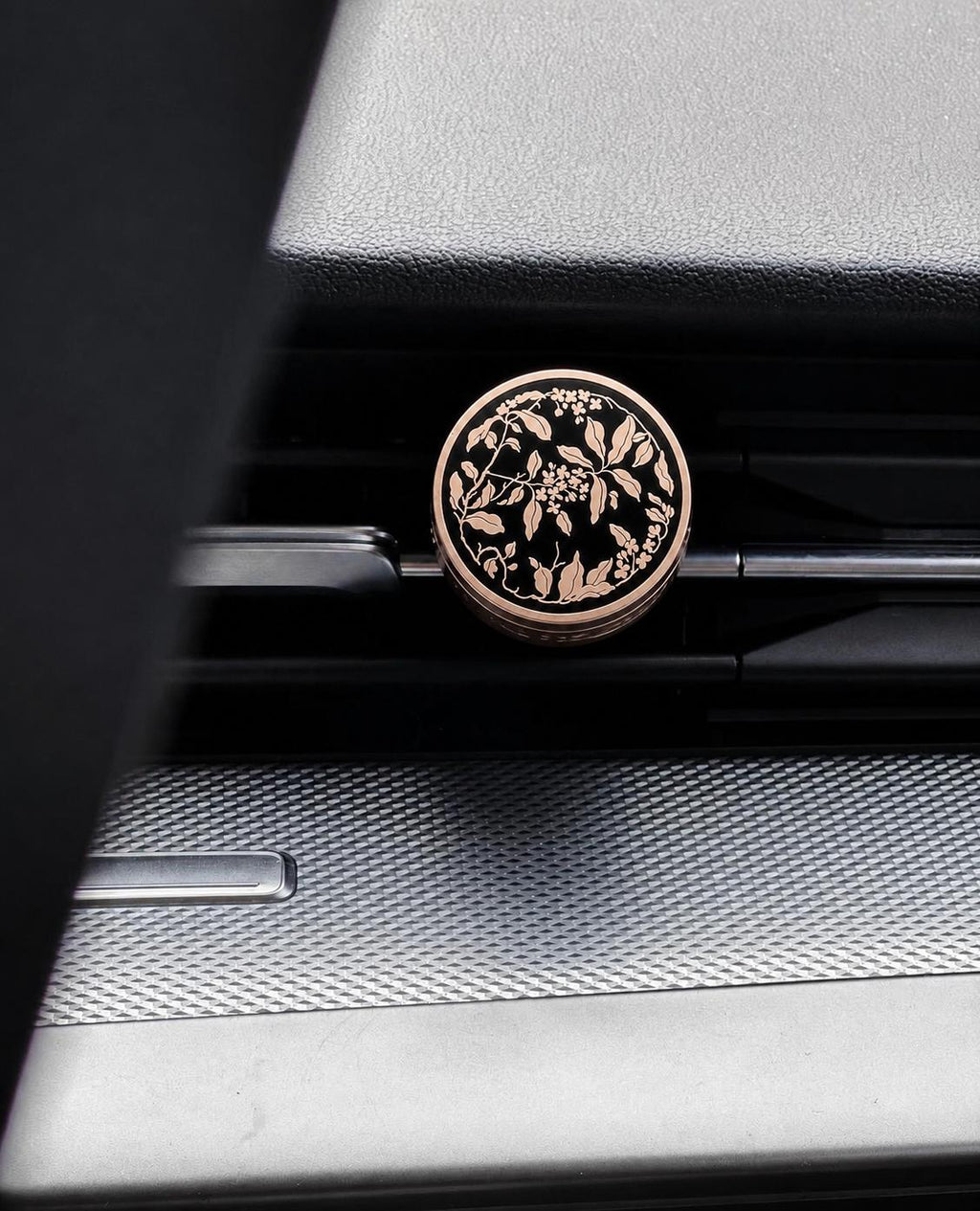 Botanical Enamel Car Air Freshener with Long-Lasting Solid Fragrance